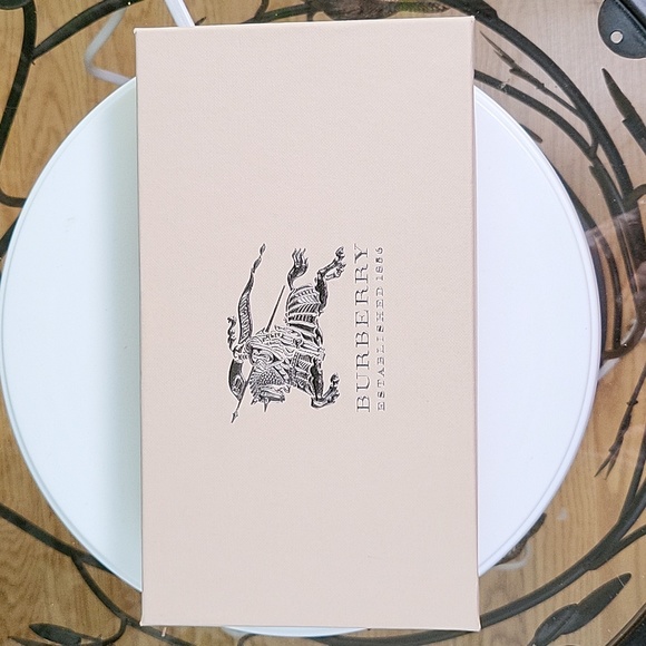 Like New Burberry House Check Derby Leather Elmore Wallet - Picture 2 of 12